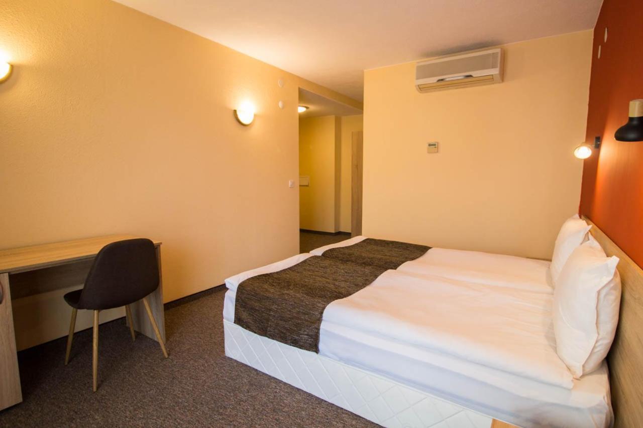 Evridika Hotel Devin Esterno foto