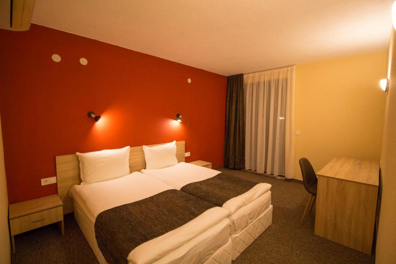 Evridika Hotel Devin Esterno foto